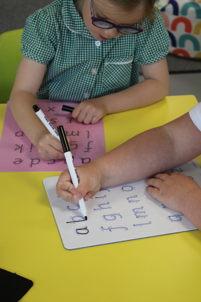 A4 WHITEBOARD/PEN/BAG - LETTER FORMATION - Image 2
