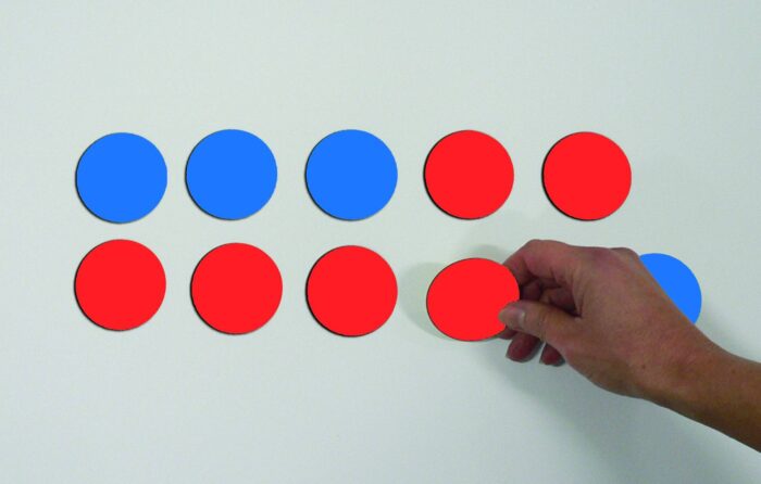 MAGNETIC DOUBLE-SIDED COUNTERS