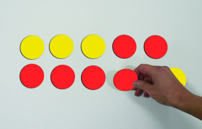 MAGNETIC DOUBLE-SIDED COUNTERS